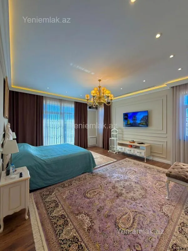 Satılır 9 otaqlı həyət evi 2000 m²