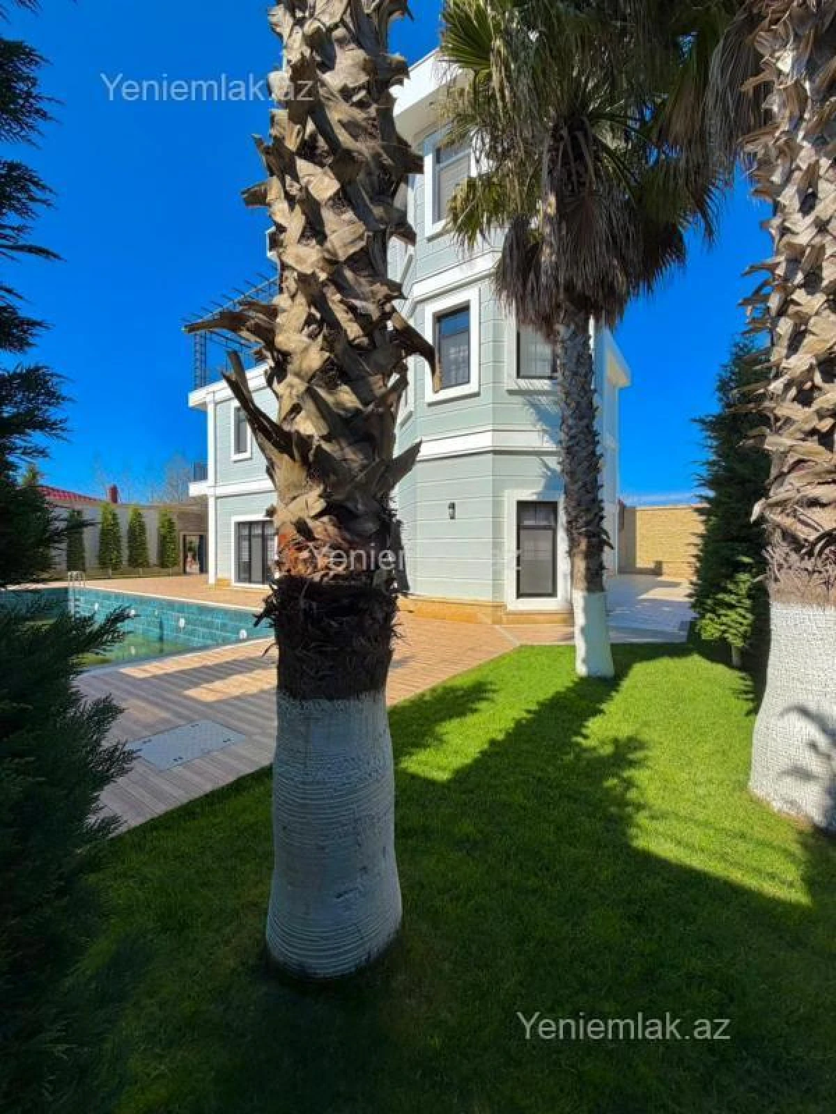 Satılır 9 otaqlı həyət evi 2000 m²