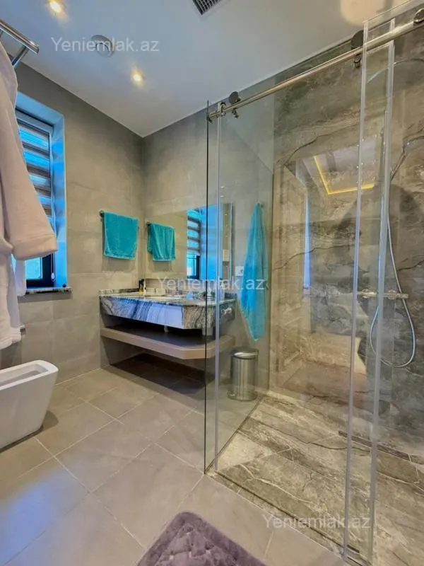 Satılır 9 otaqlı həyət evi 2000 m²