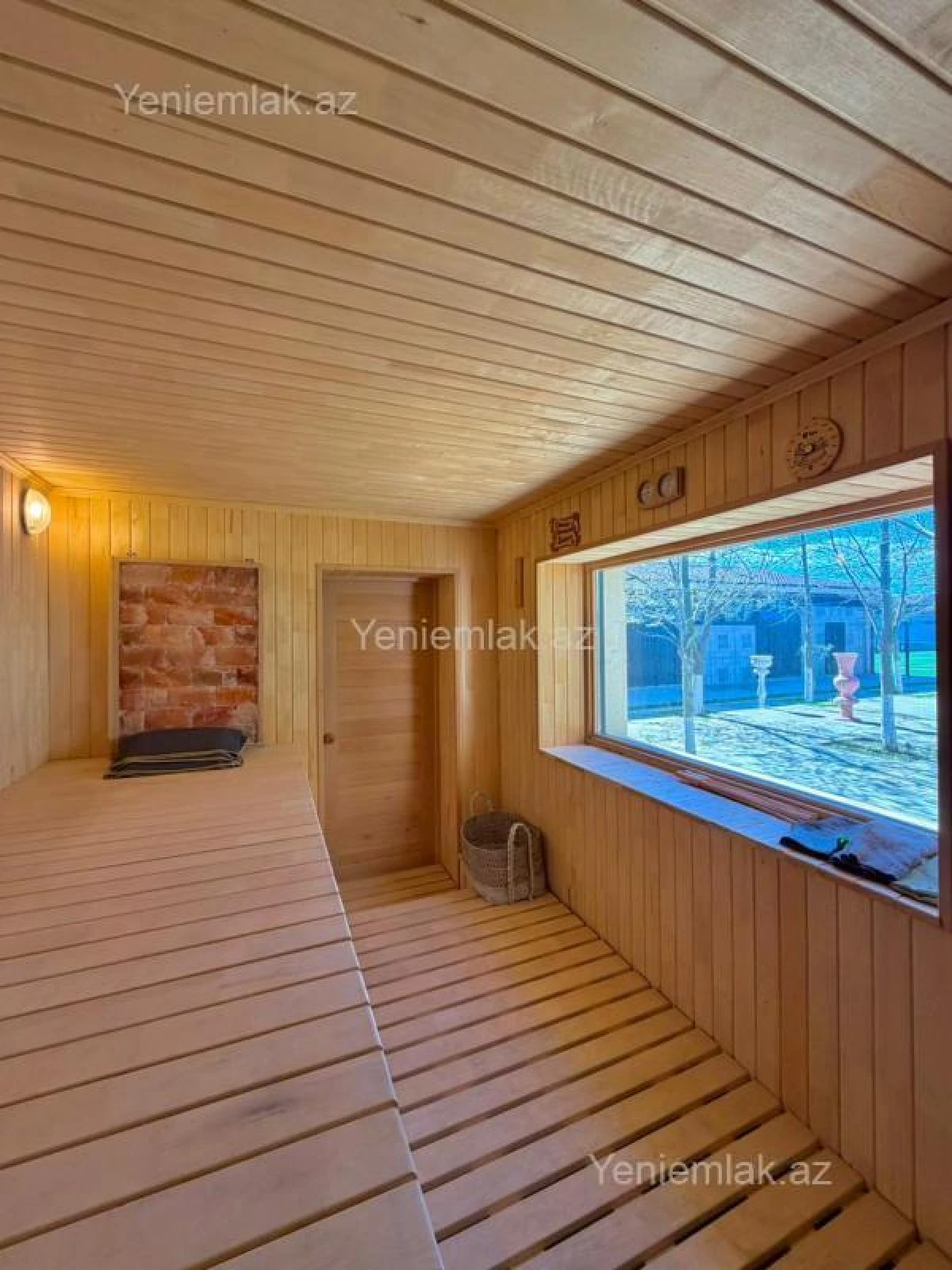 Satılır 9 otaqlı həyət evi 2000 m²