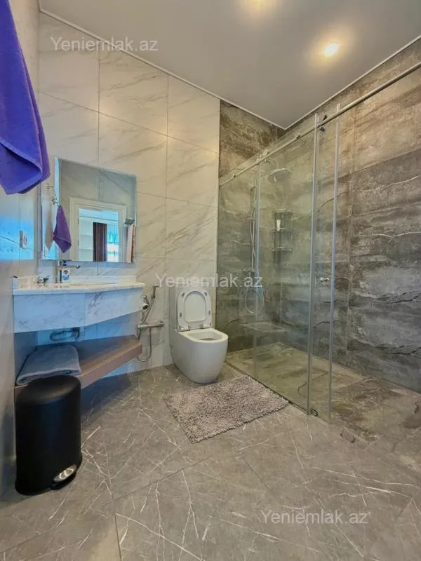 Satılır 9 otaqlı həyət evi 2000 m²