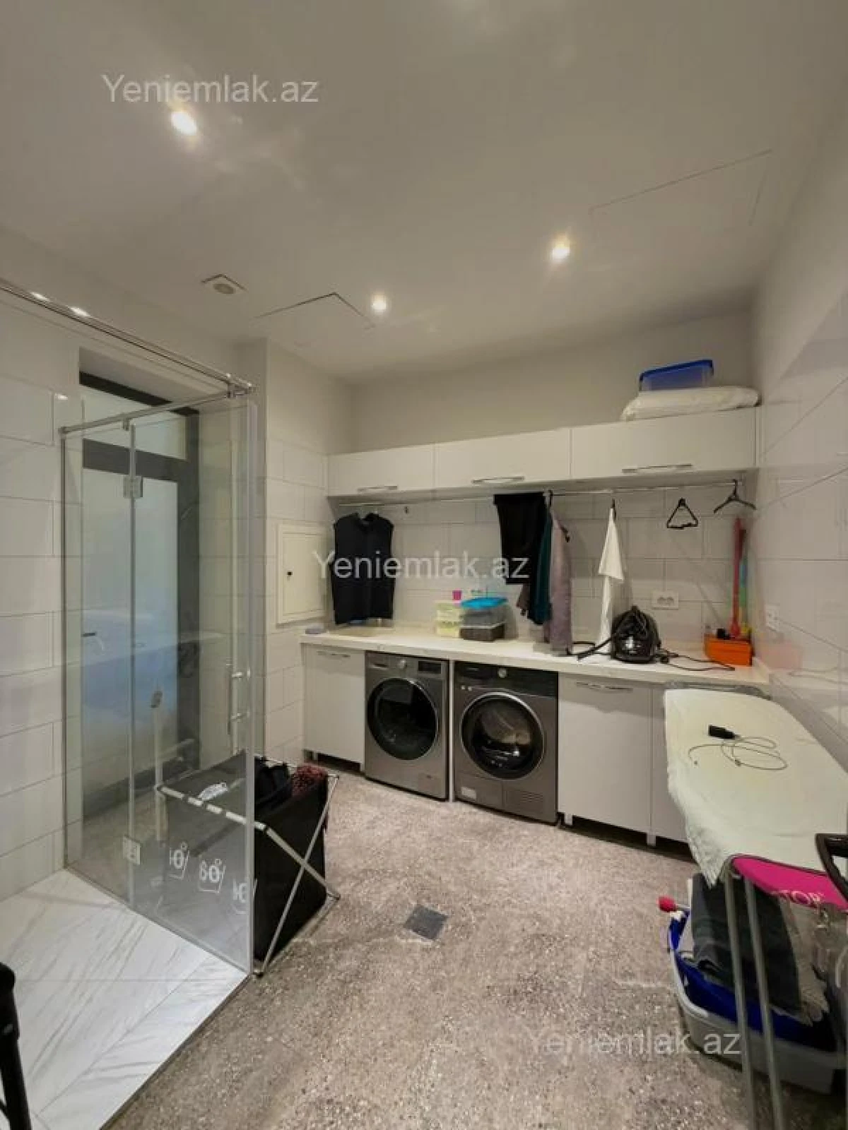 Satılır 9 otaqlı həyət evi 2000 m²