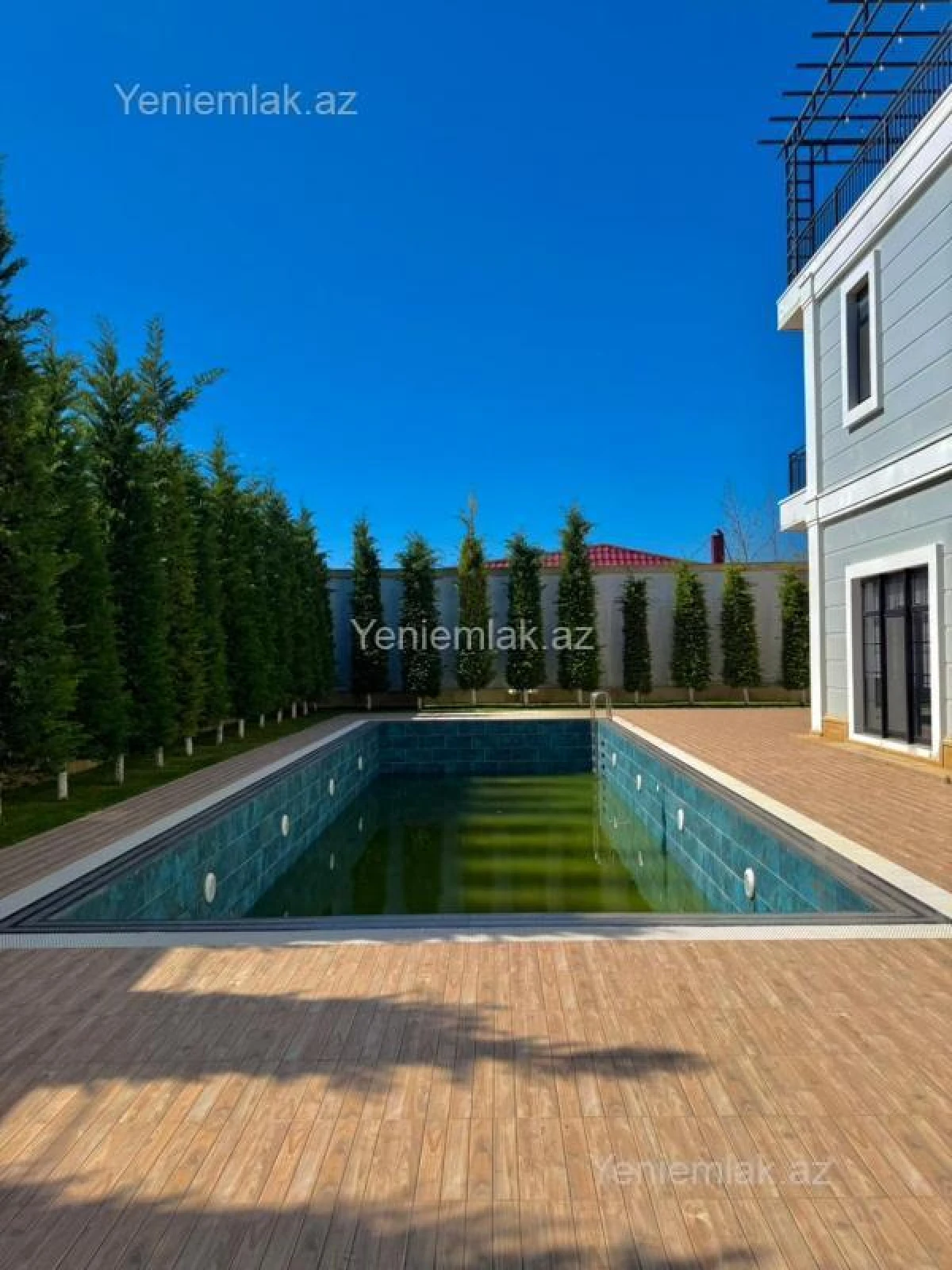 Satılır 9 otaqlı həyət evi 2000 m²