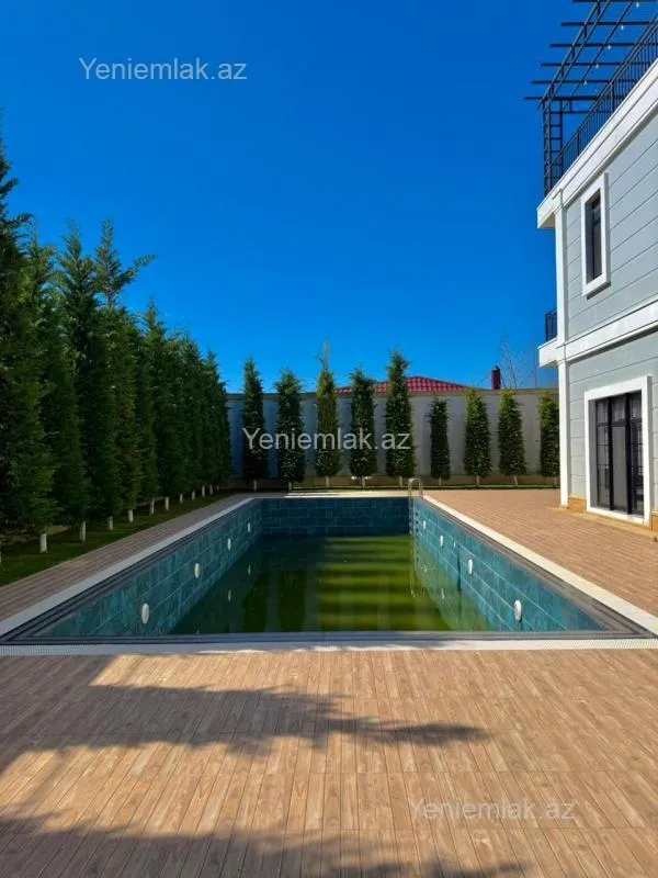 Satılır 9 otaqlı həyət evi 2000 m²