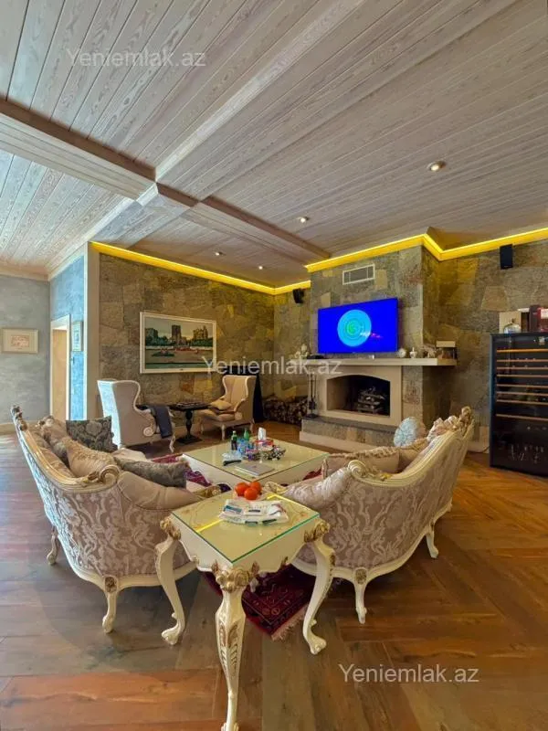 Satılır 9 otaqlı həyət evi 2000 m²