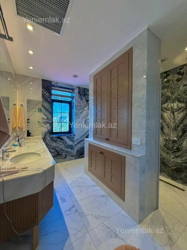 Satılır 9 otaqlı həyət evi 2000 m²