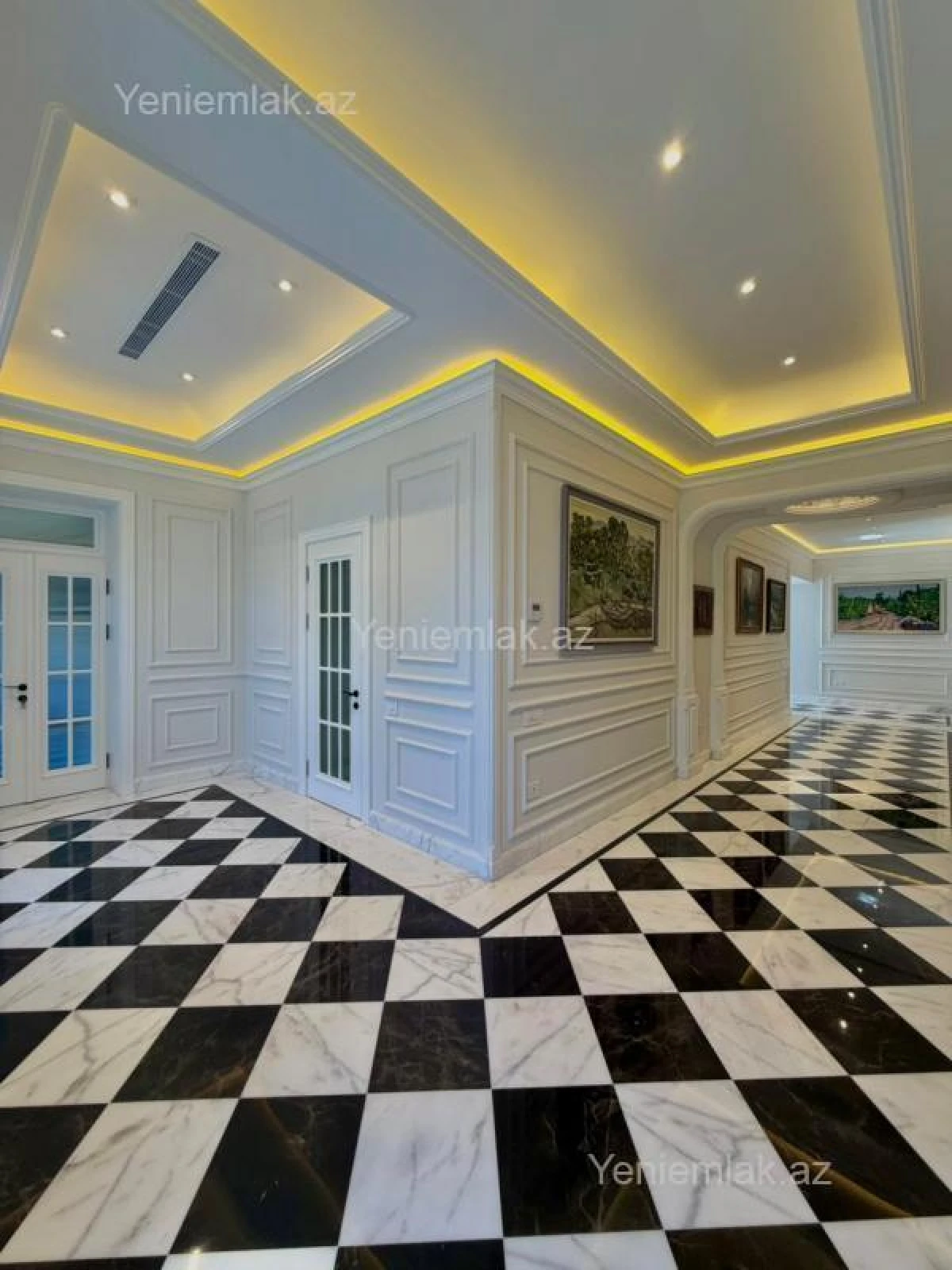 Satılır 9 otaqlı həyət evi 2000 m²