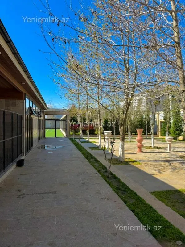 Satılır 9 otaqlı həyət evi 2000 m²