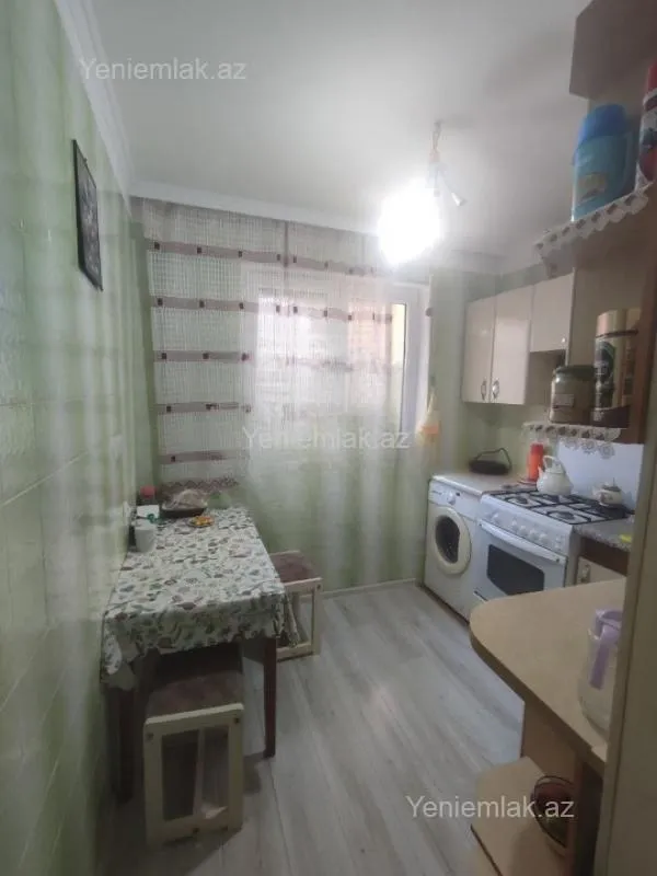 Satılır 4 otaqlı köhnə tikili 105 m²