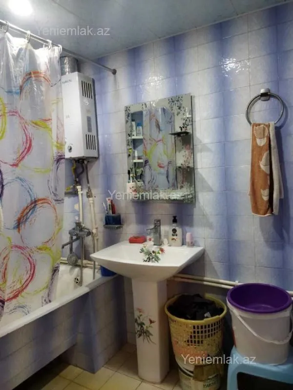 Satılır 4 otaqlı köhnə tikili 105 m²