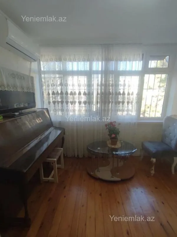 Satılır 4 otaqlı köhnə tikili 105 m²