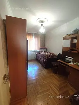 Satılır 4 otaqlı köhnə tikili 105 m²