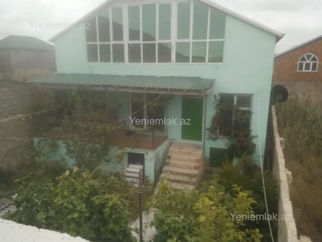 Satılır 5 otaqlı həyət evi 240 m²