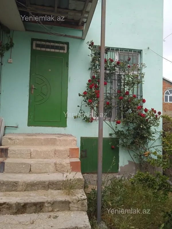 Satılır 5 otaqlı həyət evi 240 m²