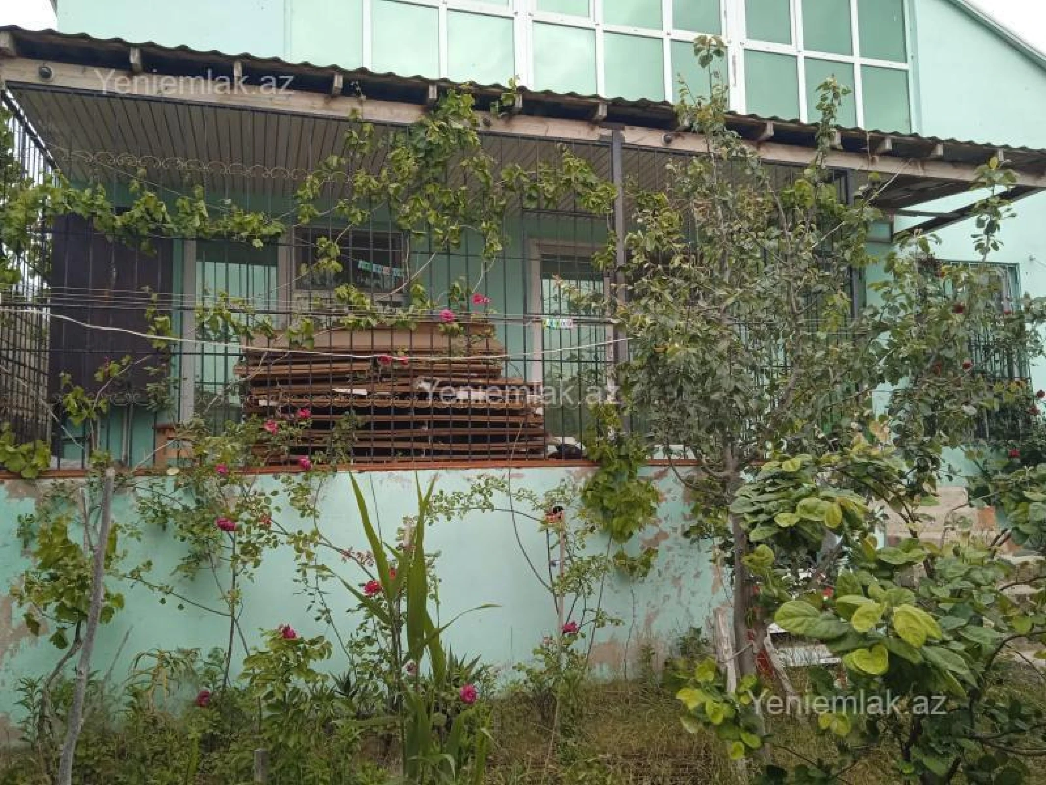 Satılır 5 otaqlı həyət evi 240 m²