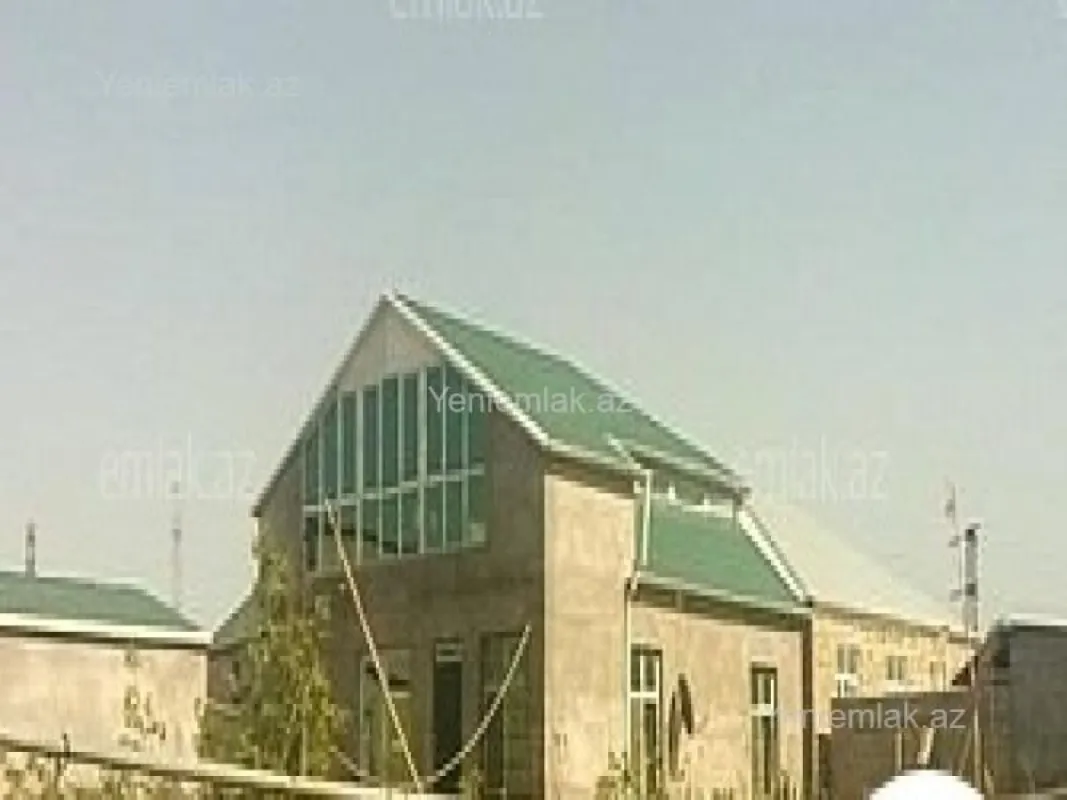 Satılır 5 otaqlı həyət evi 240 m²