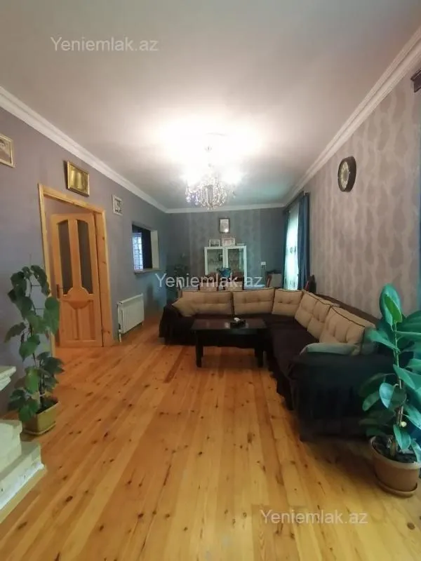 Satılır 5 otaqlı həyət evi 240 m²