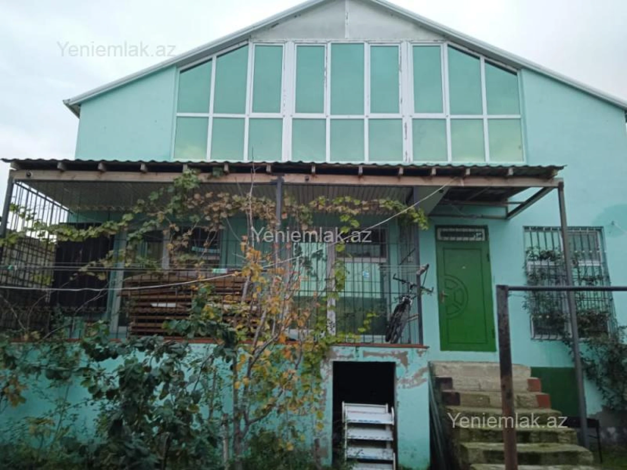 Satılır 5 otaqlı həyət evi 240 m²