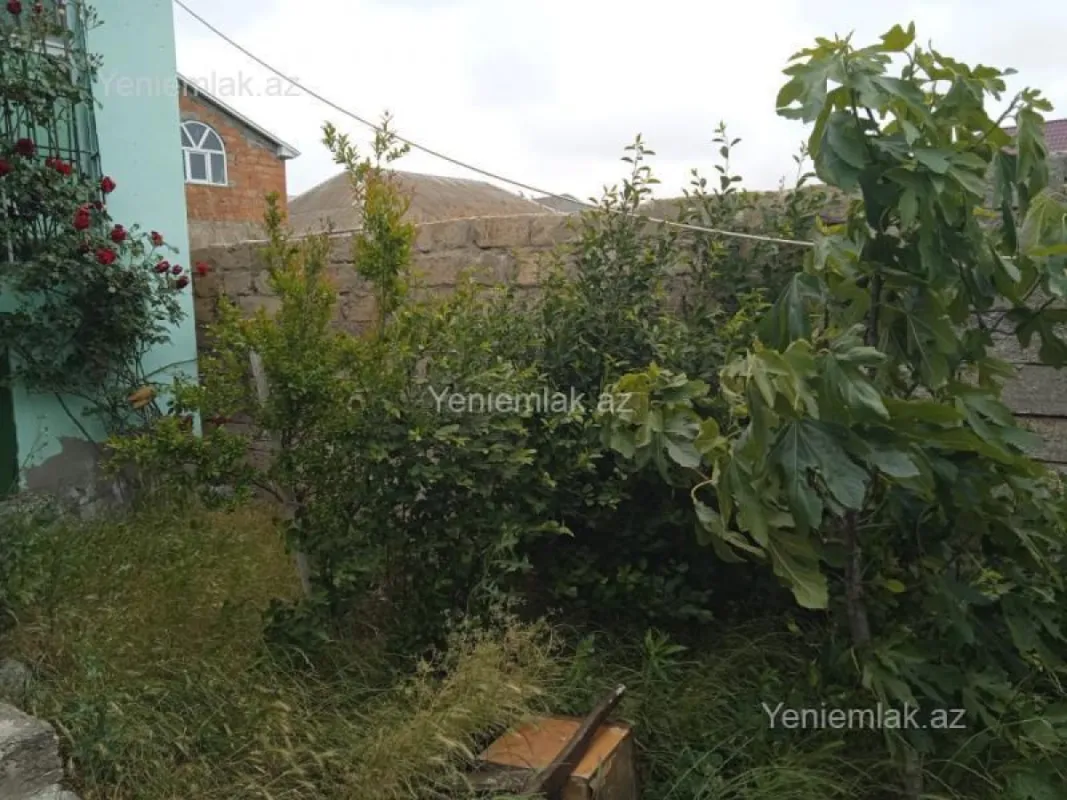 Satılır 5 otaqlı həyət evi 240 m²