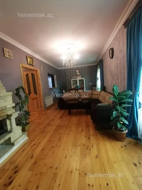 Satılır 5 otaqlı həyət evi 240 m²