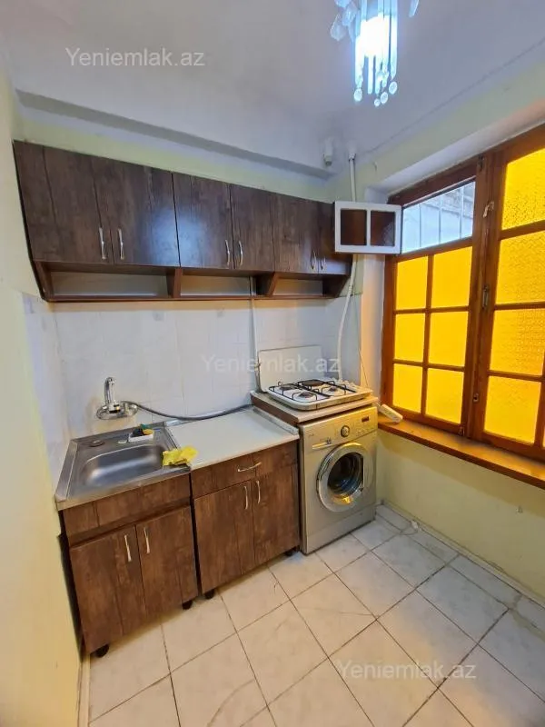 Satılır 1 otaqlı köhnə tikili 35 m²