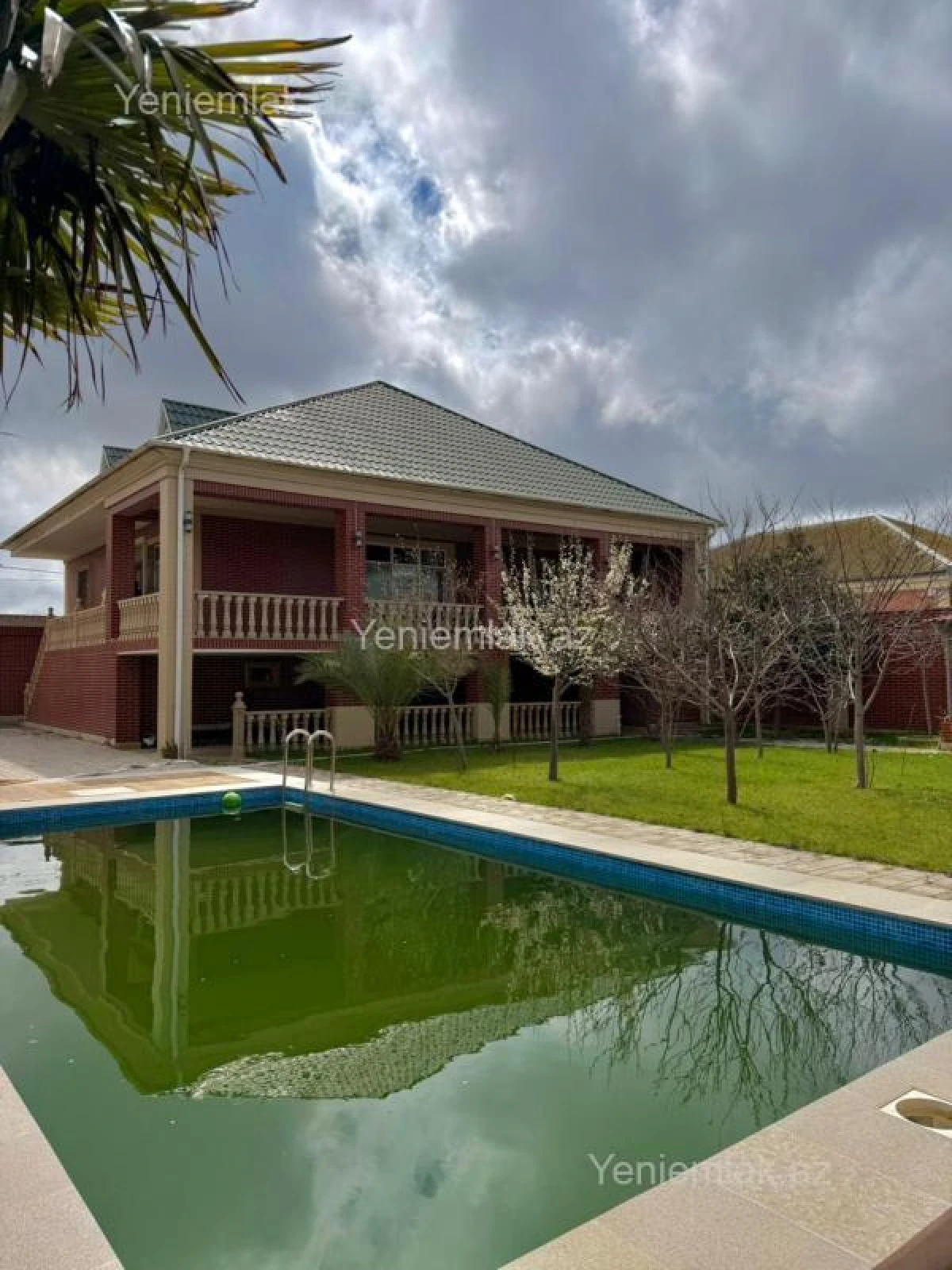 Satılır 4 otaqlı həyət evi 160 m²