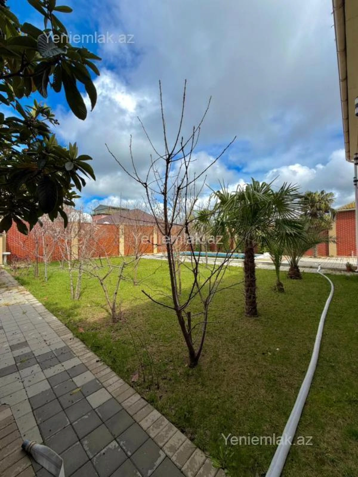 Satılır 4 otaqlı həyət evi 160 m²