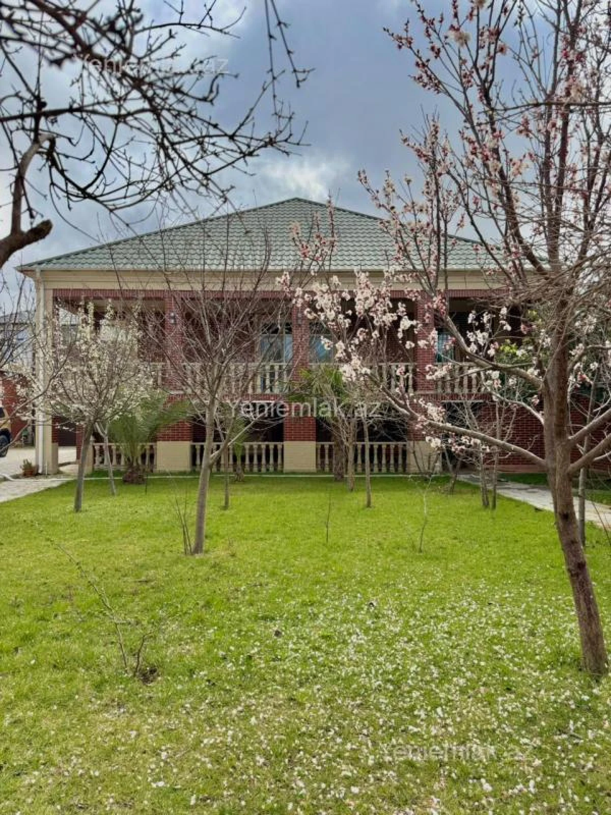 Satılır 4 otaqlı həyət evi 160 m²