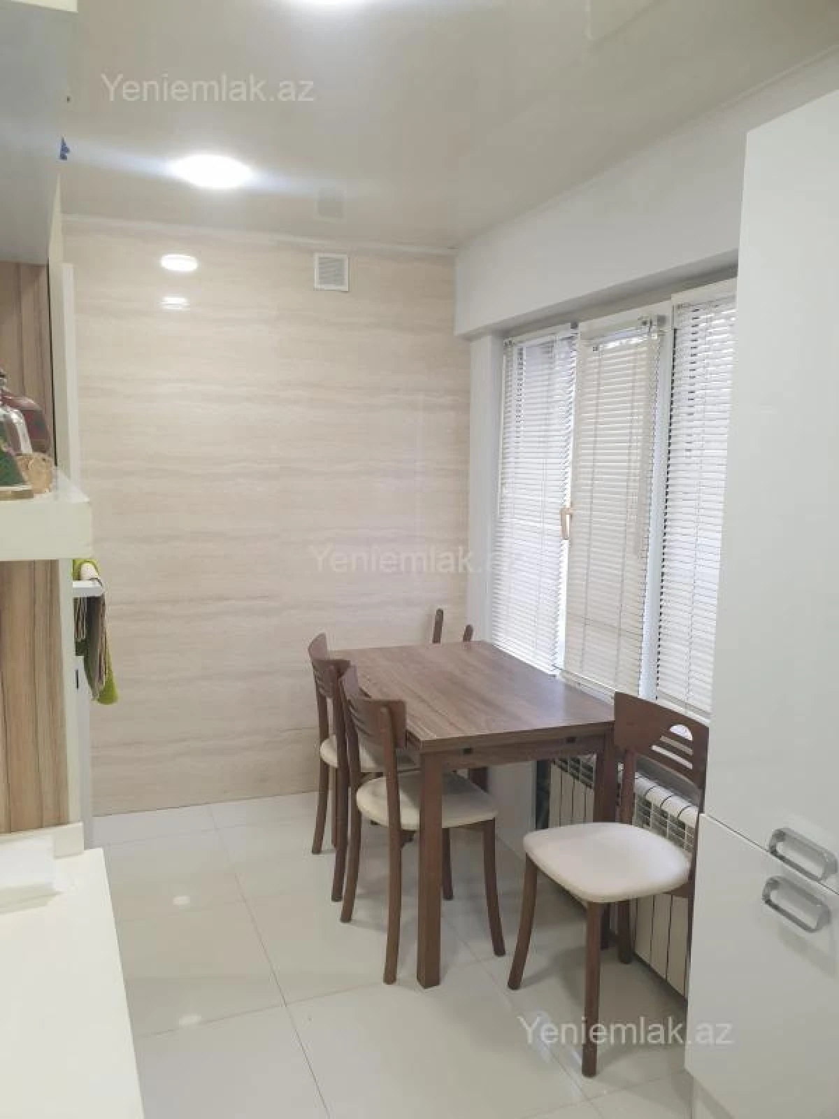 Satılır 2 otaqlı köhnə tikili 65 m²