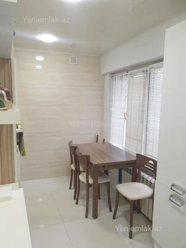 Satılır 2 otaqlı köhnə tikili 65 m²