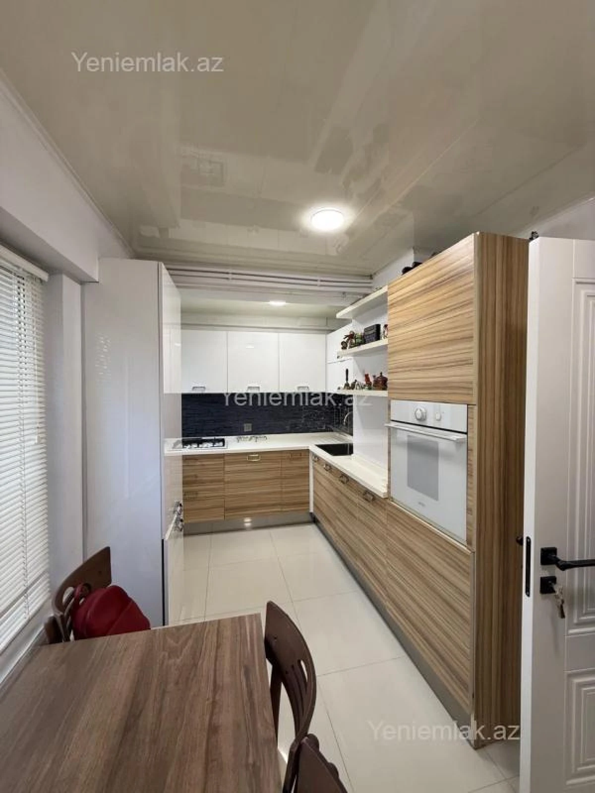 Satılır 2 otaqlı köhnə tikili 65 m²