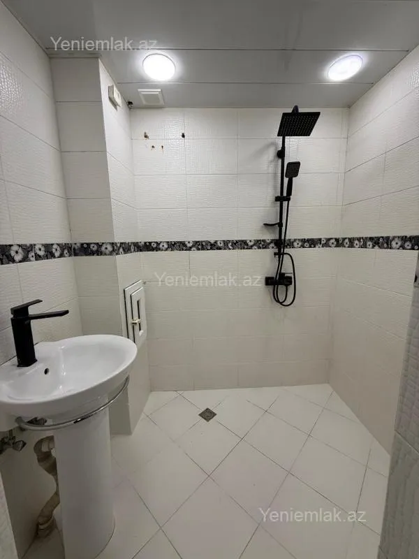 Satılır 2 otaqlı köhnə tikili 65 m²