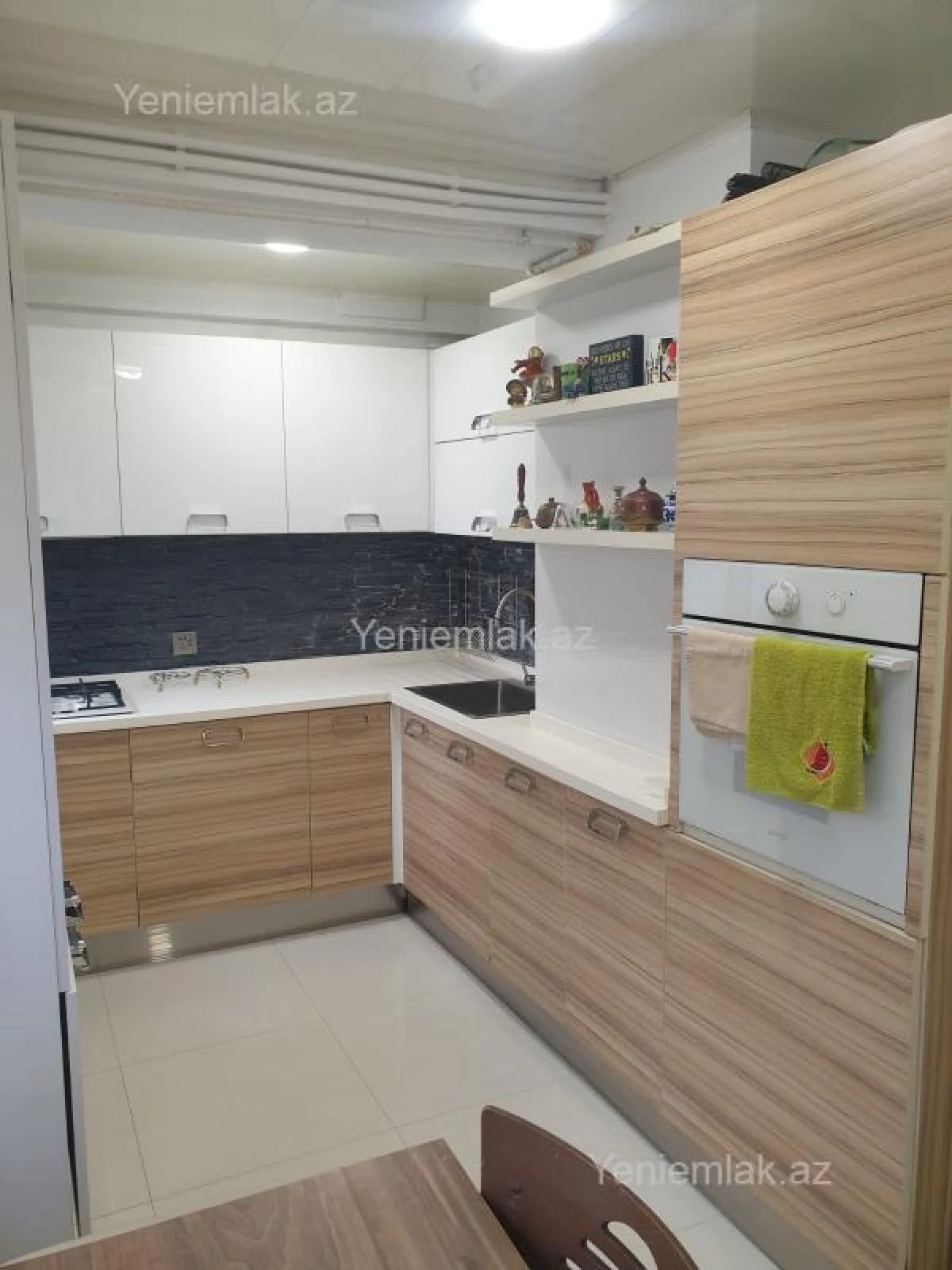 Satılır 2 otaqlı köhnə tikili 65 m²