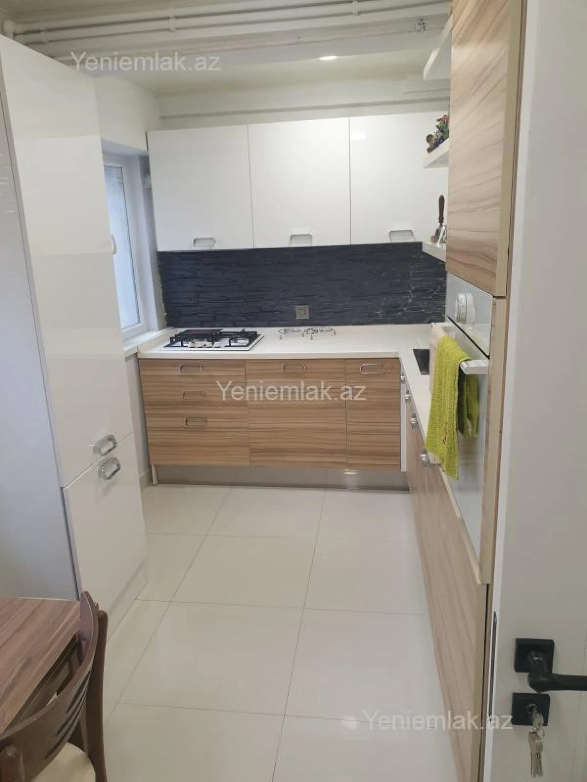 Satılır 2 otaqlı köhnə tikili 65 m²