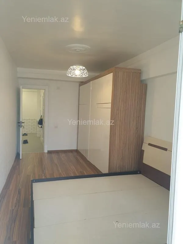 Satılır 2 otaqlı köhnə tikili 65 m²
