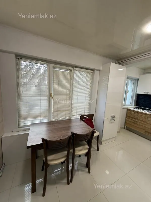 Satılır 2 otaqlı köhnə tikili 65 m²