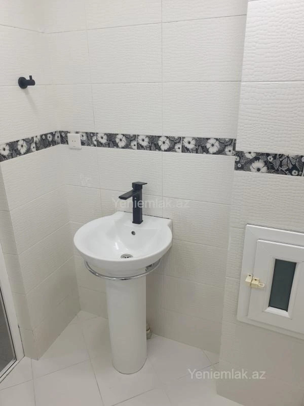 Satılır 2 otaqlı köhnə tikili 65 m²