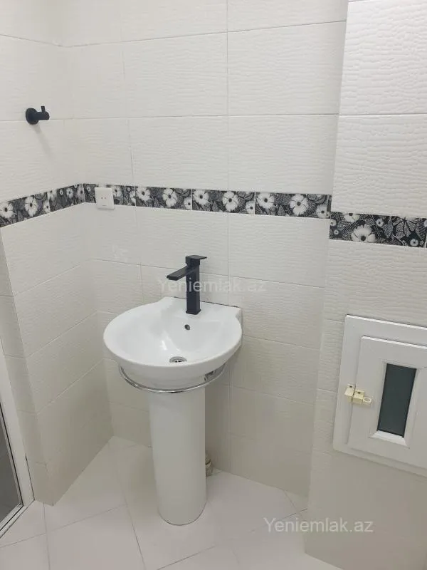 Satılır 2 otaqlı köhnə tikili 65 m²