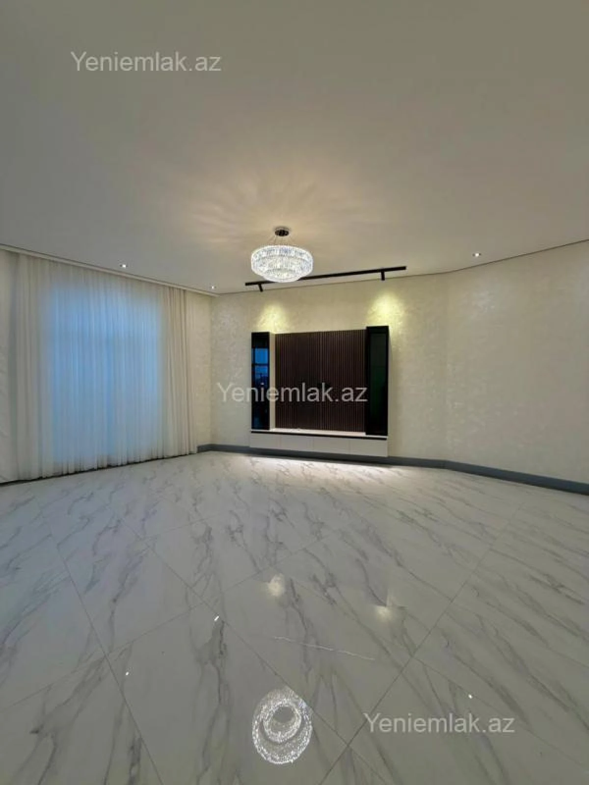 Satılır 5 otaqlı həyət evi 250 m²