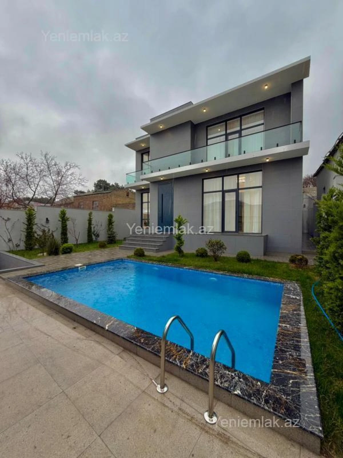 Satılır 5 otaqlı həyət evi 250 m²