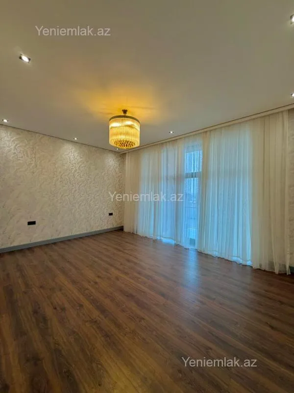 Satılır 5 otaqlı həyət evi 250 m²