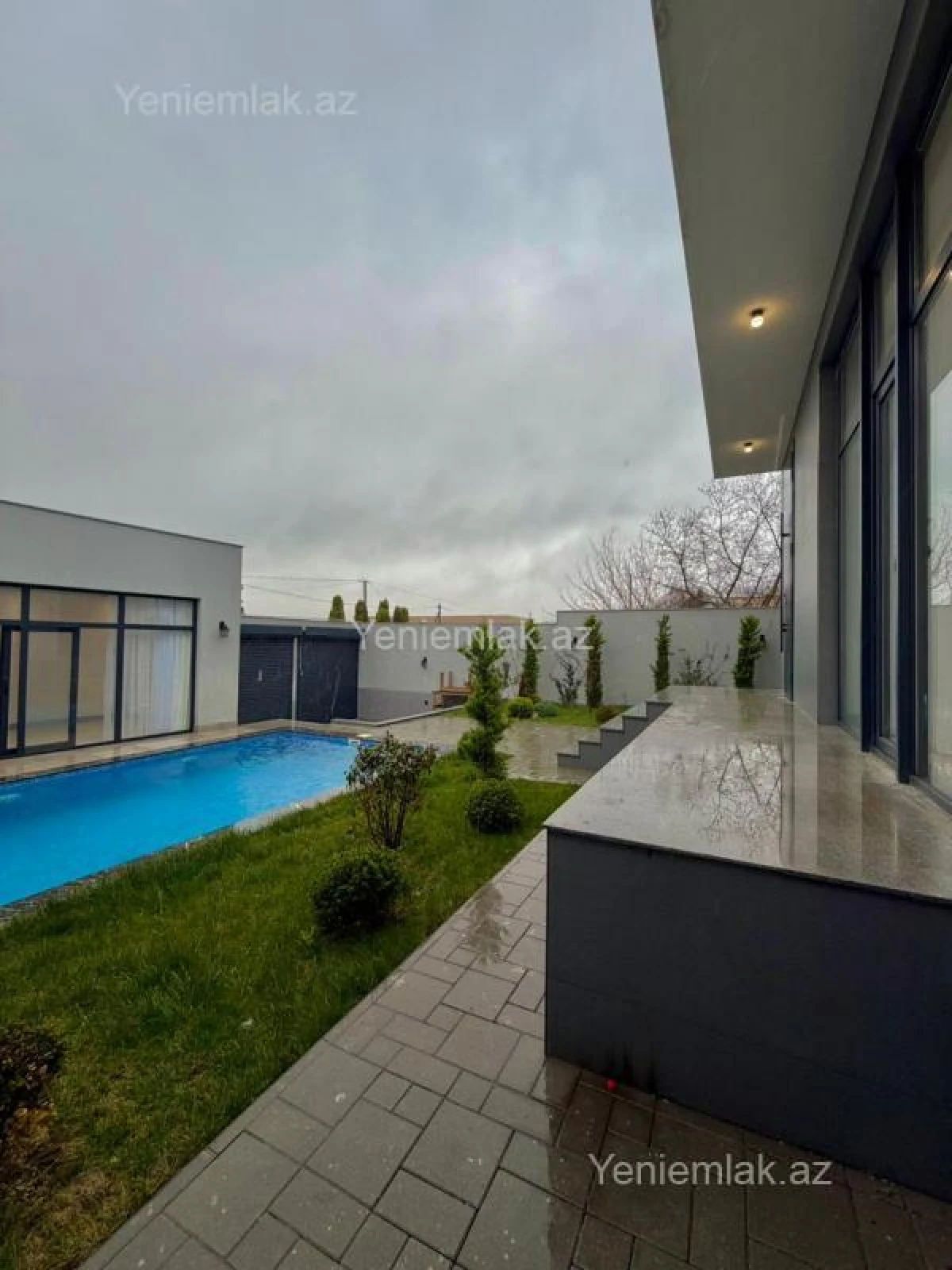 Satılır 5 otaqlı həyət evi 250 m²