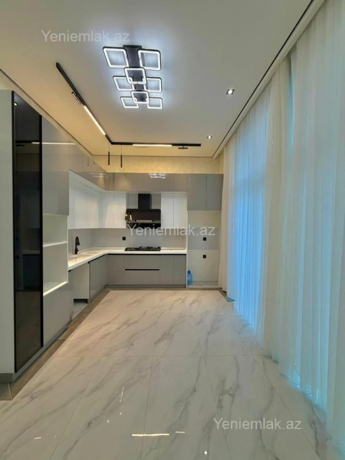 Satılır 5 otaqlı həyət evi 250 m²
