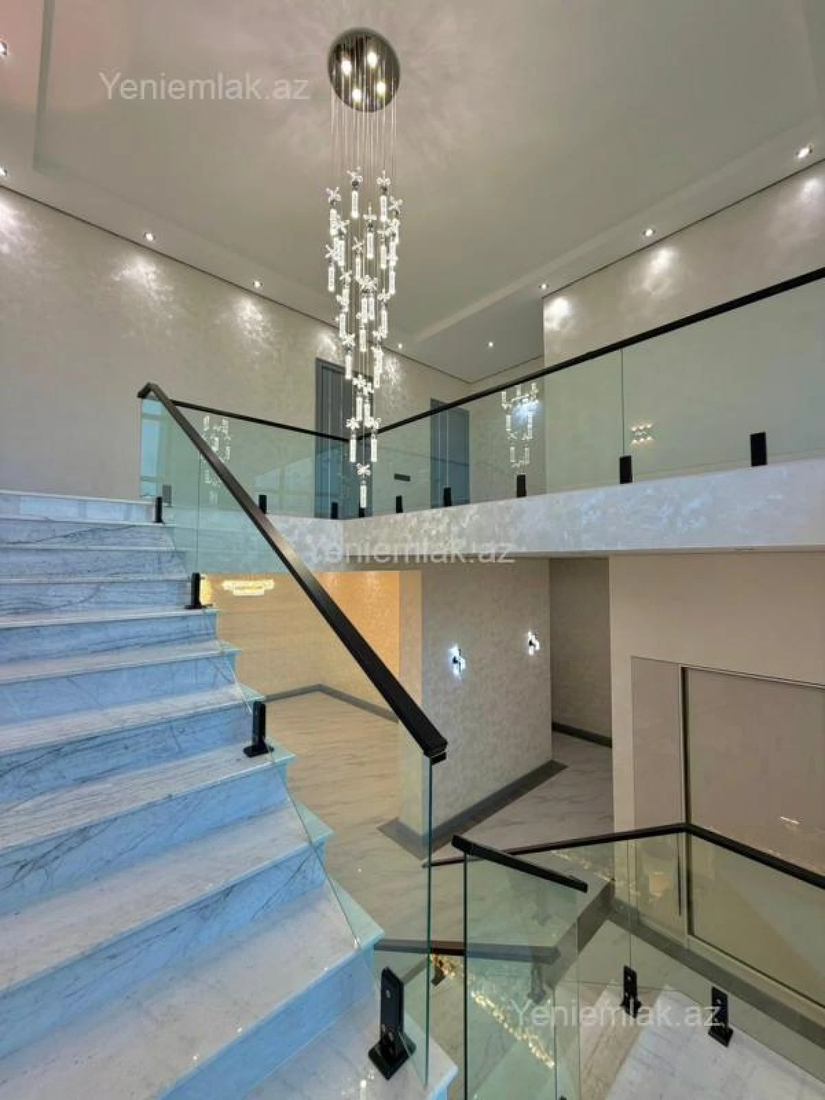 Satılır 5 otaqlı həyət evi 250 m²