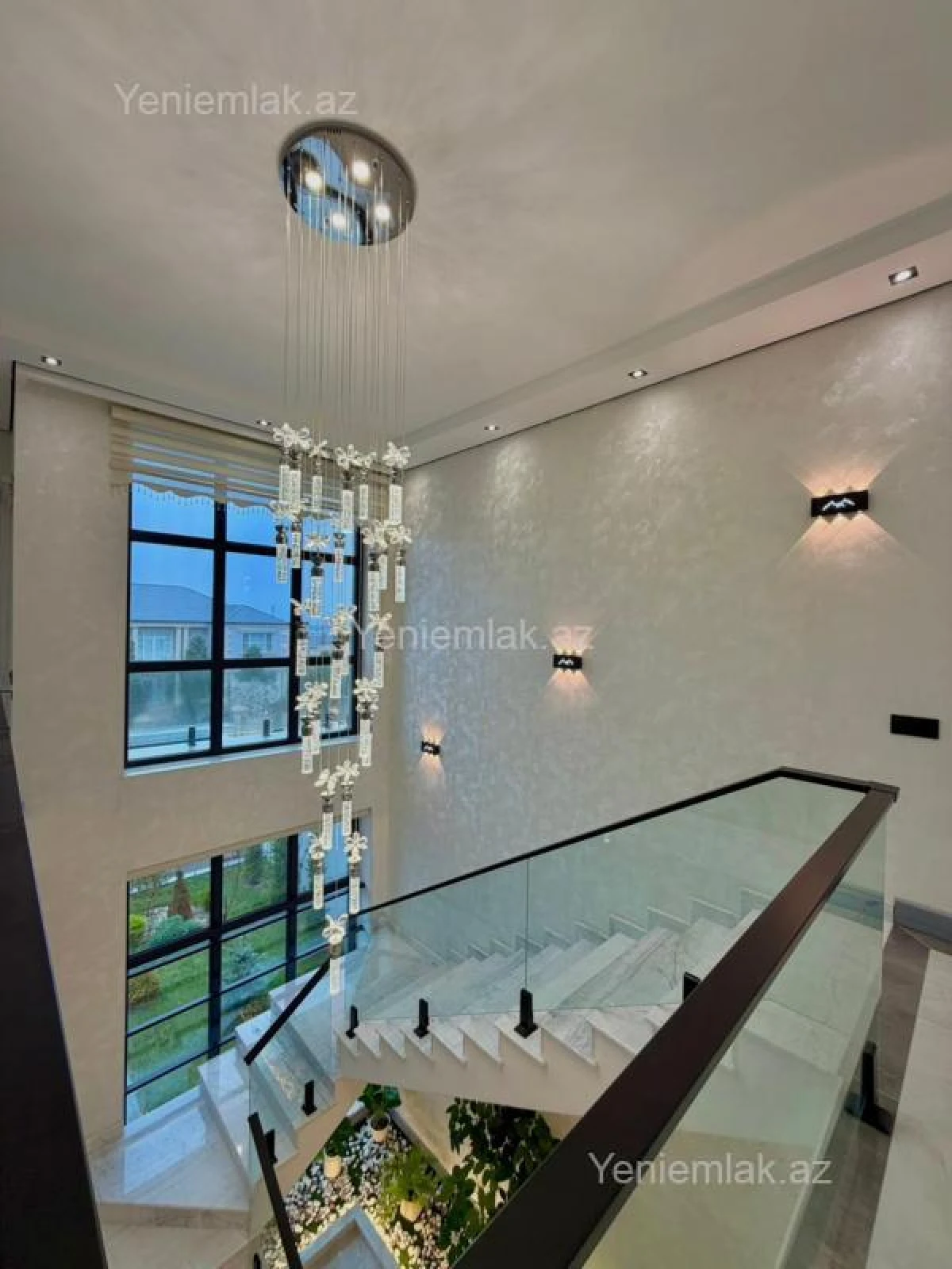 Satılır 5 otaqlı həyət evi 250 m²