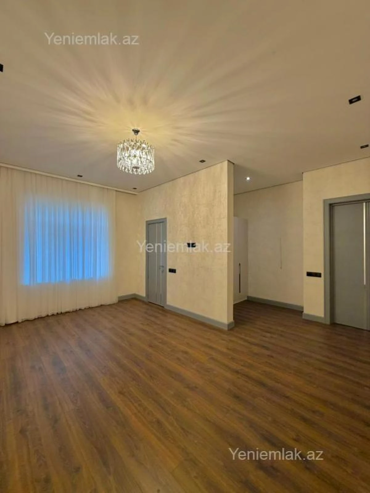Satılır 5 otaqlı həyət evi 250 m²