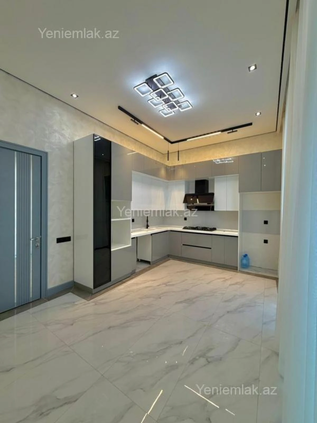 Satılır 5 otaqlı həyət evi 250 m²