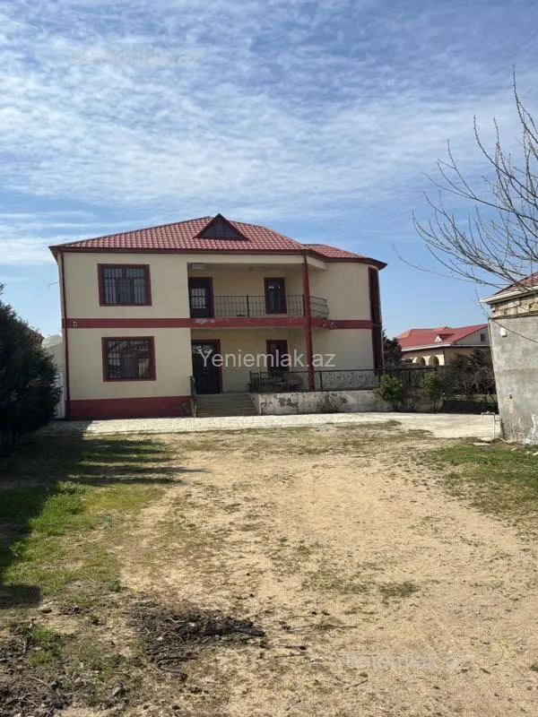 Satılır 6 otaqlı həyət evi 207 m²