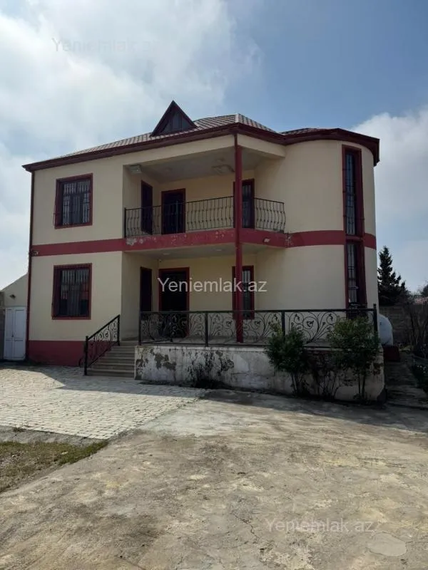 Satılır 6 otaqlı həyət evi 207 m²