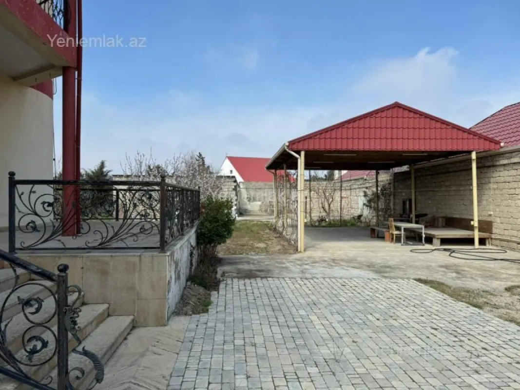 Satılır 6 otaqlı həyət evi 207 m²